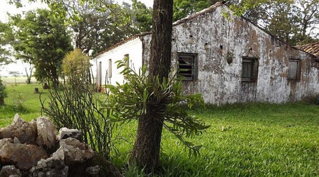 CERRO DA BELA VISTA - De propriedade do artista plástico Marquito Moraes, o Cerro da Bela Vista está localizado no interior do município, no distrito da Timbaúva, local de nascimento de Jayme Caetano Braun e se traduz em um local aprazível que oferece uma